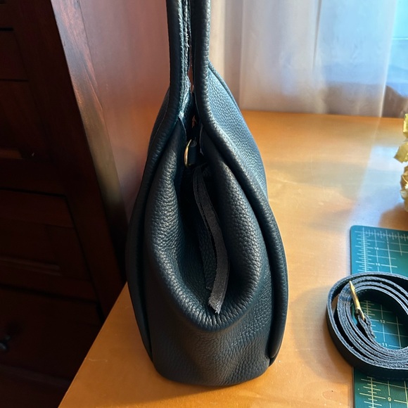 Oliveve Taya in Leather Crossbody - Picture 7 of 12